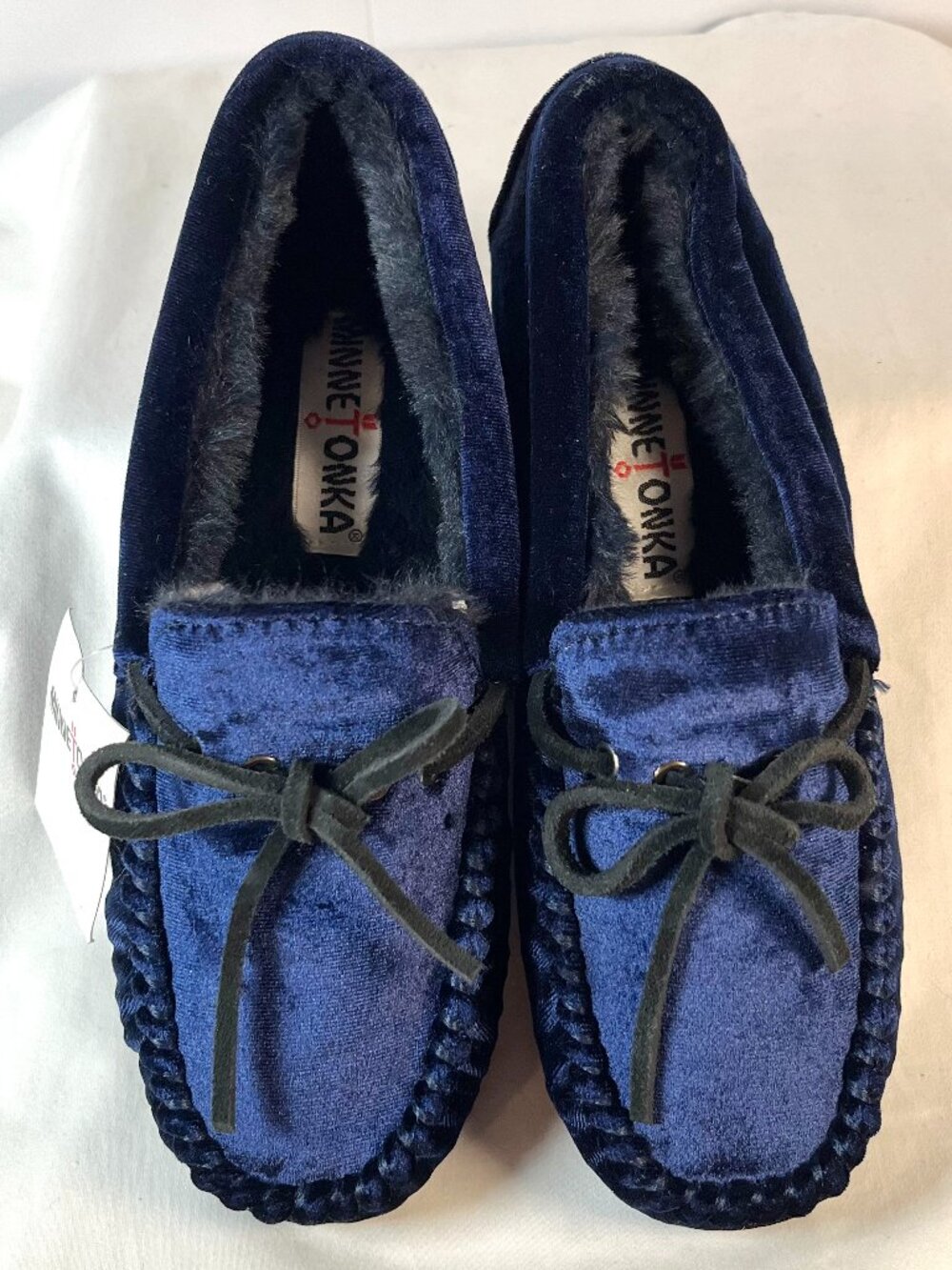 Minnetonka Blue Velvet Moccasin Slippers – Lined Luxury Loungers Size 7